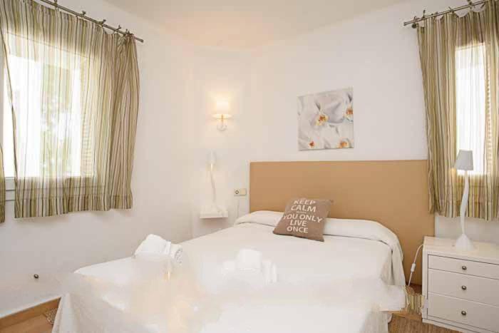 Cala Serena Apartment Sleeps 6 Pool Air Con מראה חיצוני תמונה